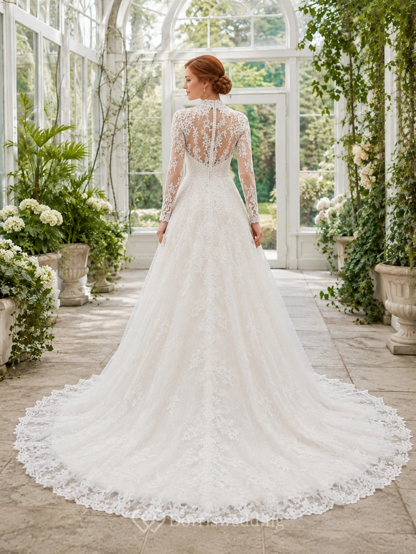 Bescheidenes, hochgeschlossenes Brautkleid mit langen Illusionsärmeln, floraler Spitze, A-Linie und Kapellenschleppe view 2
