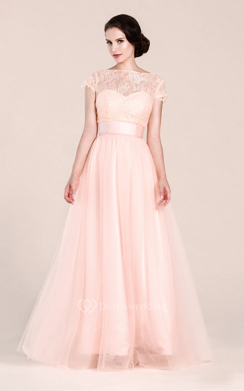 Kurzärmeliges A-Linien-Kleid mit Spitzendetails
