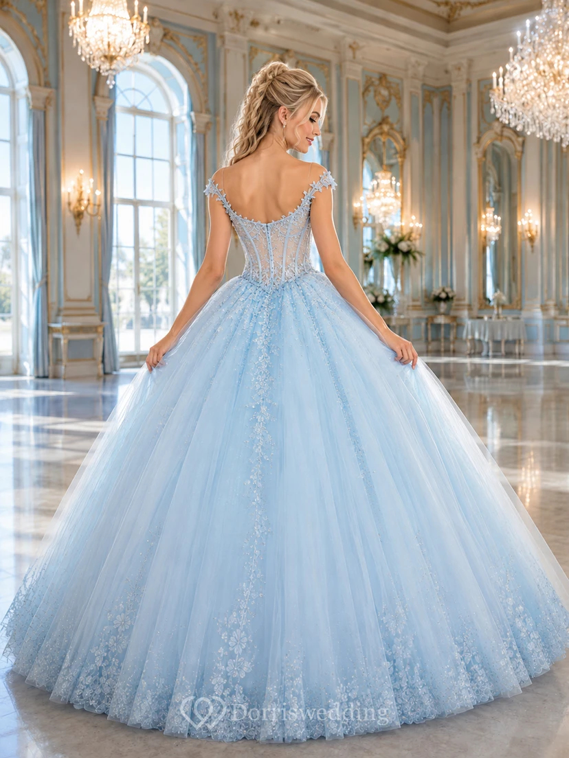 Vestido de quinceañera azul cielo con apliques de tul y escote corazón view 2