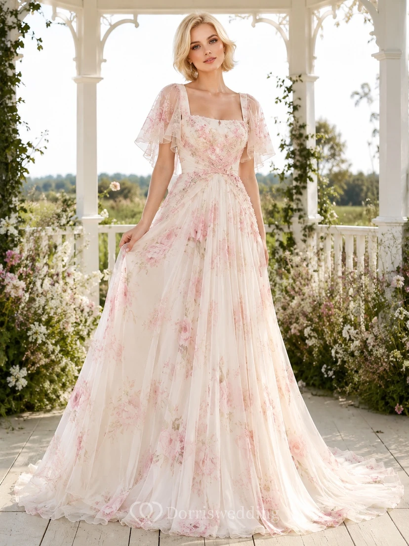 Rosafarbenes, bodenlanges Chiffon-Hochzeitskleid mit eckigem Ausschnitt, kurzen Ärmeln und A-Linien-Schnitt sowie floralem Gartenmuster