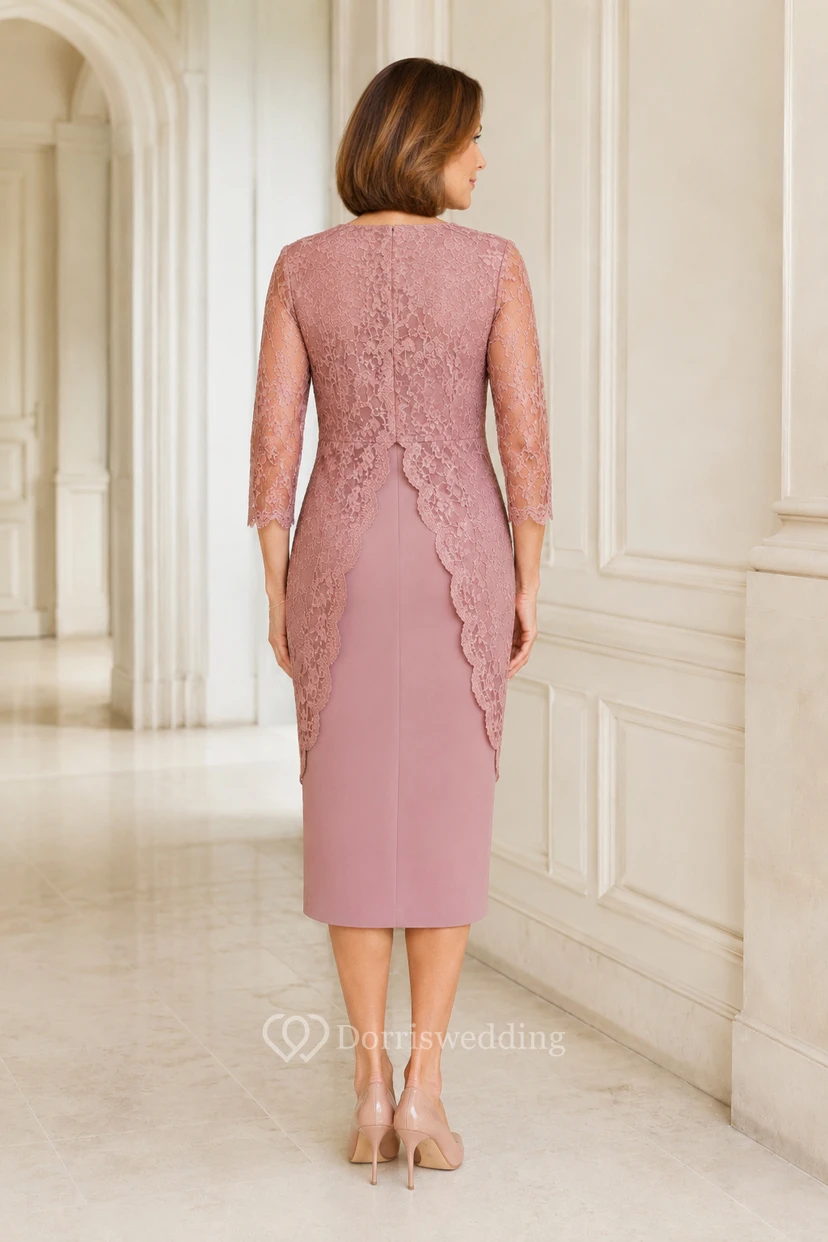 Robe de mariée en satin stretch rose poudré avec dentelle, coupe fourreau, manches 3/4, encolure bateau, longueur genou view 2