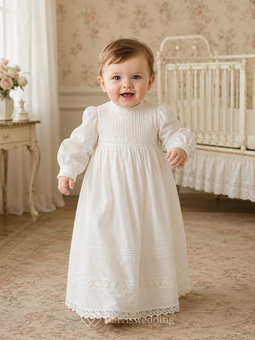 Weißes Taufkleid mit langen Ärmeln und gerafftem Spitzensaum für Jungen