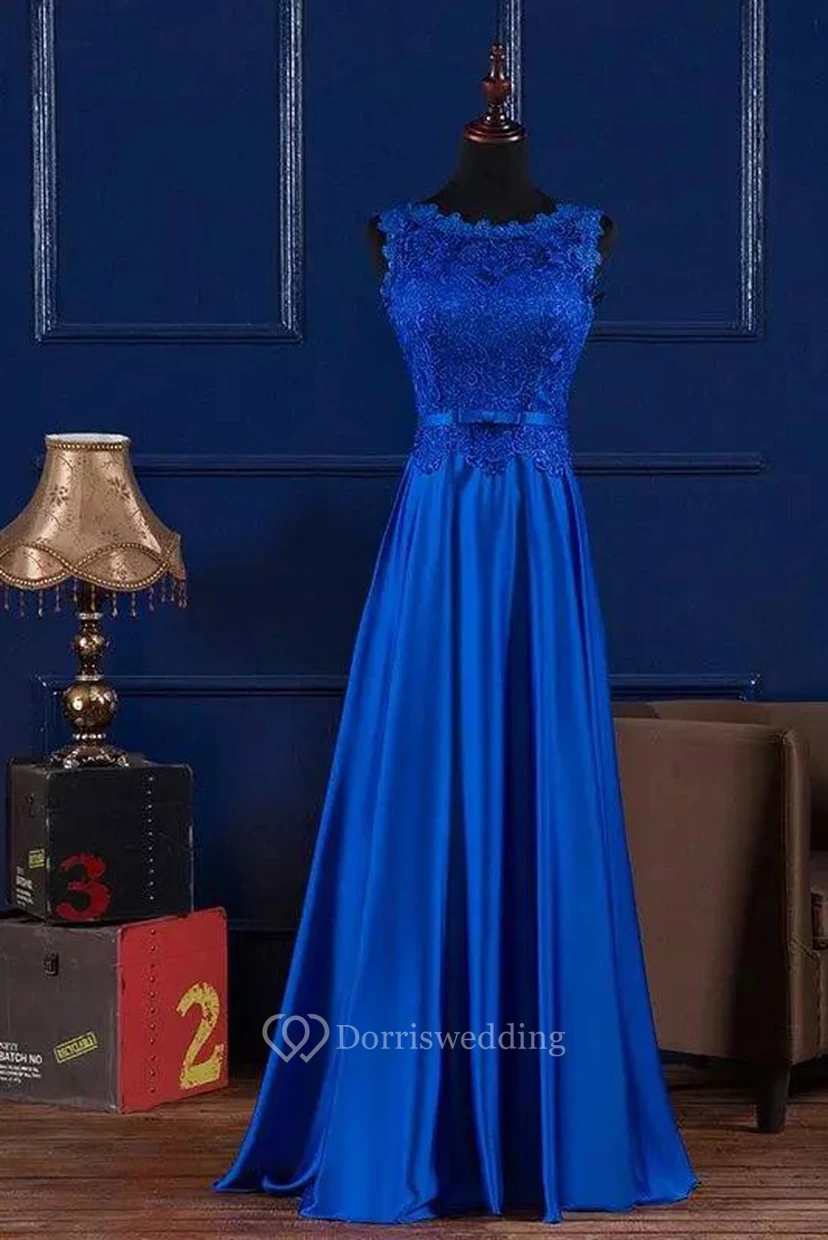 Vestido de dama de honor modesto, largo hasta el suelo, sin mangas, de satén y encaje, con espalda de cordones.