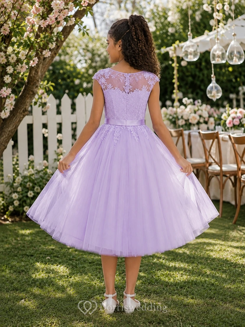 Lavendelfarbenes Brautjungfernkleid für junge Damen, A-Linie, kurze Ärmel mit Schmucksteinen, knielang, mit Spitzendetails, lässig view 2