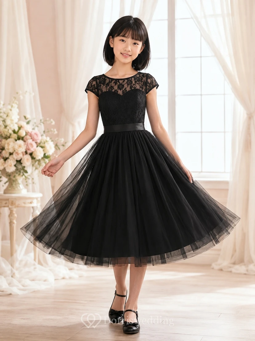 Schwarzes, knielanges Brautjungfernkleid im A-Linien-Schnitt mit kurzen Ärmeln und Strassbesatz, romantisch