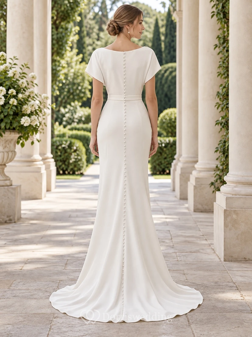 Brautkleid mit U-Boot-Ausschnitt, flatternden Ärmeln, Crêpe-Etui-Schleppe, Knopfleiste am Rücken view 2