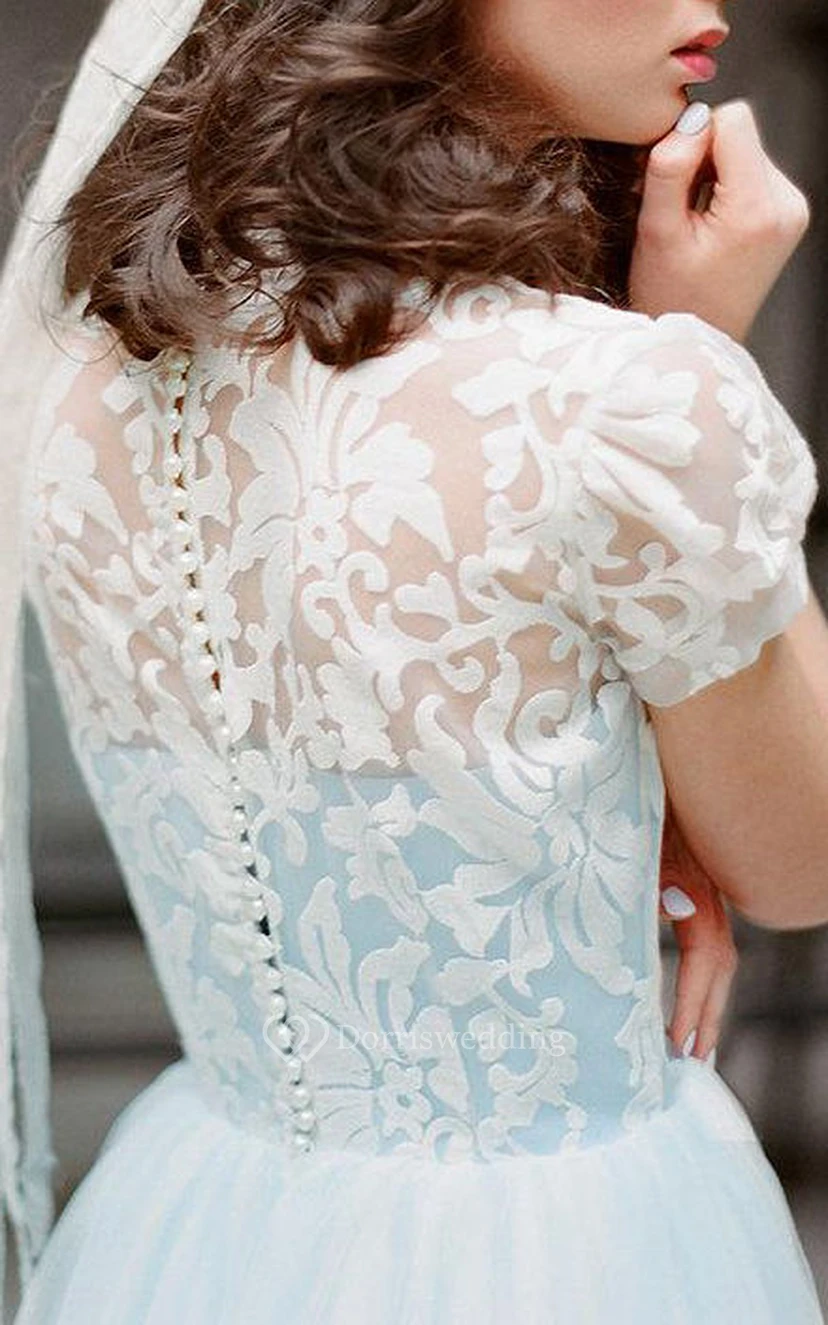 Robe courte en tulle, dentelle et satin avec boutons view 4