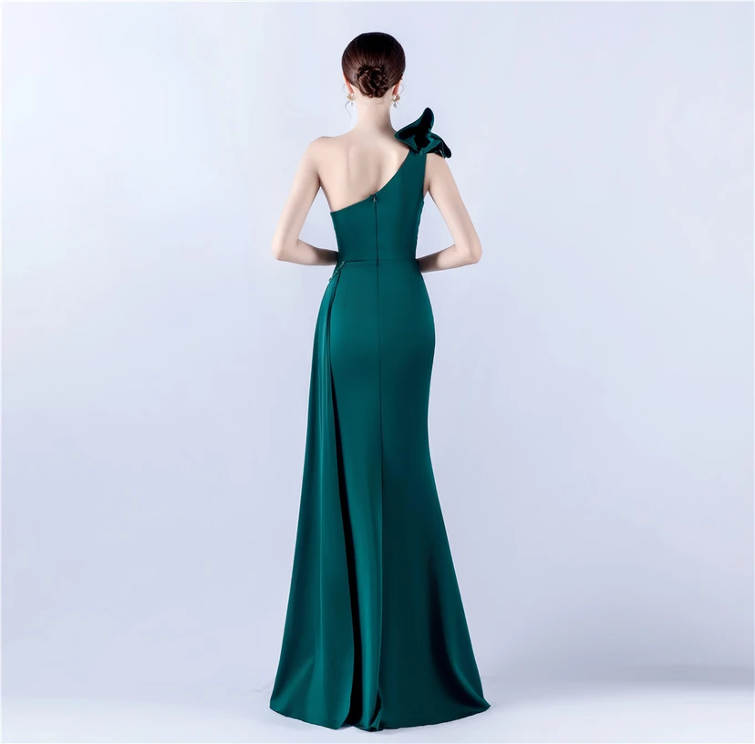 Robe de soirée ornée de perles et de diamants, avec épaulettes à motif feuille de lotus et col oblique, idéale pour la célébration de la réunion annuelle. view 42