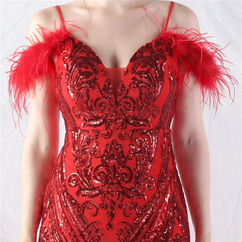 Robe de danse artisanale en filet rigide orné de plumes d'autruche, de perles et de fleurs, confectionnée en maille. view 8
