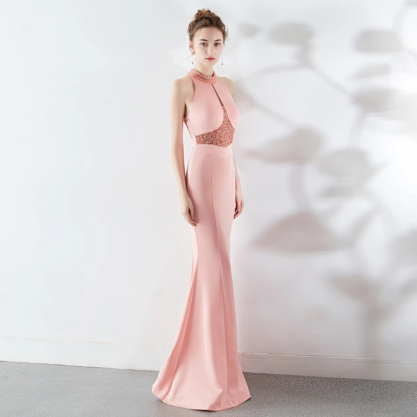 Robe de mariée longue rouge à traîne et col halter, style automne, pour un banquet de mariage ou une soirée. view 21