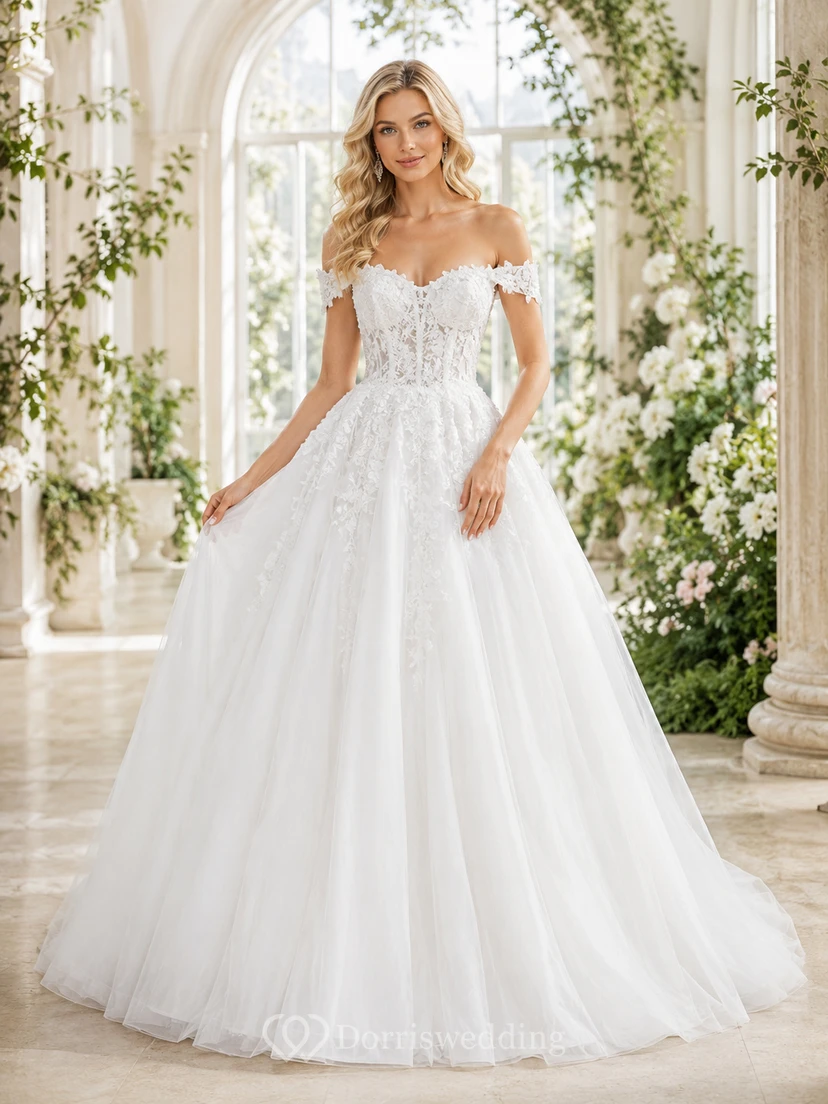 Robe de bal blanche en tulle à épaules dénudées et décolleté en cœur, style romantique champêtre