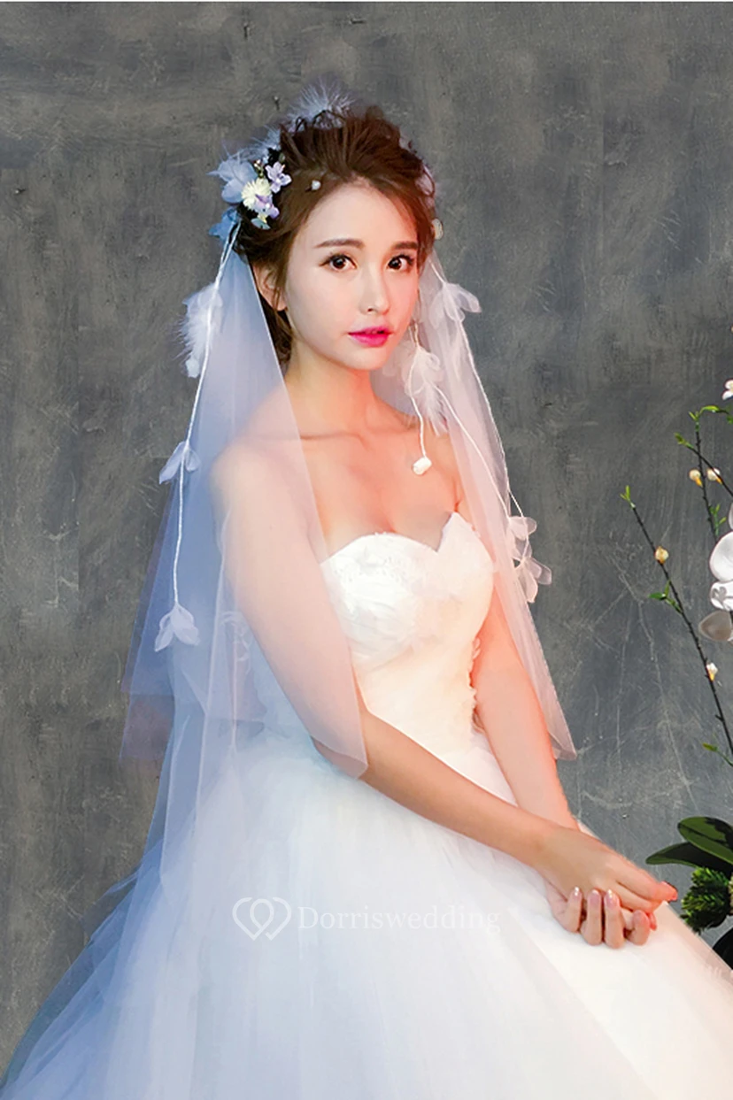 Latest Korean Handmade Tulle Wedding Veil with Draping Lines and Flowers view 3