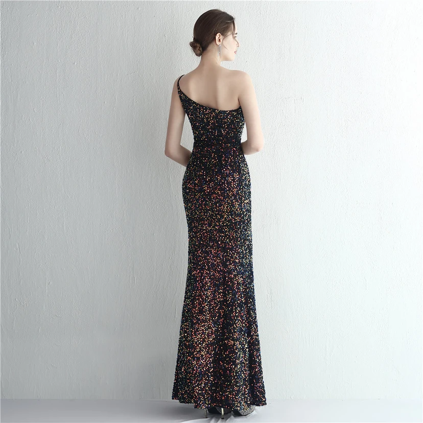 Handgefertigter Paillettenrock mit One-Shoulder-Schnitt, elegant für festliche Anlässe und Galas, mit Schlitz und Meerjungfrauenschnitt. view 6