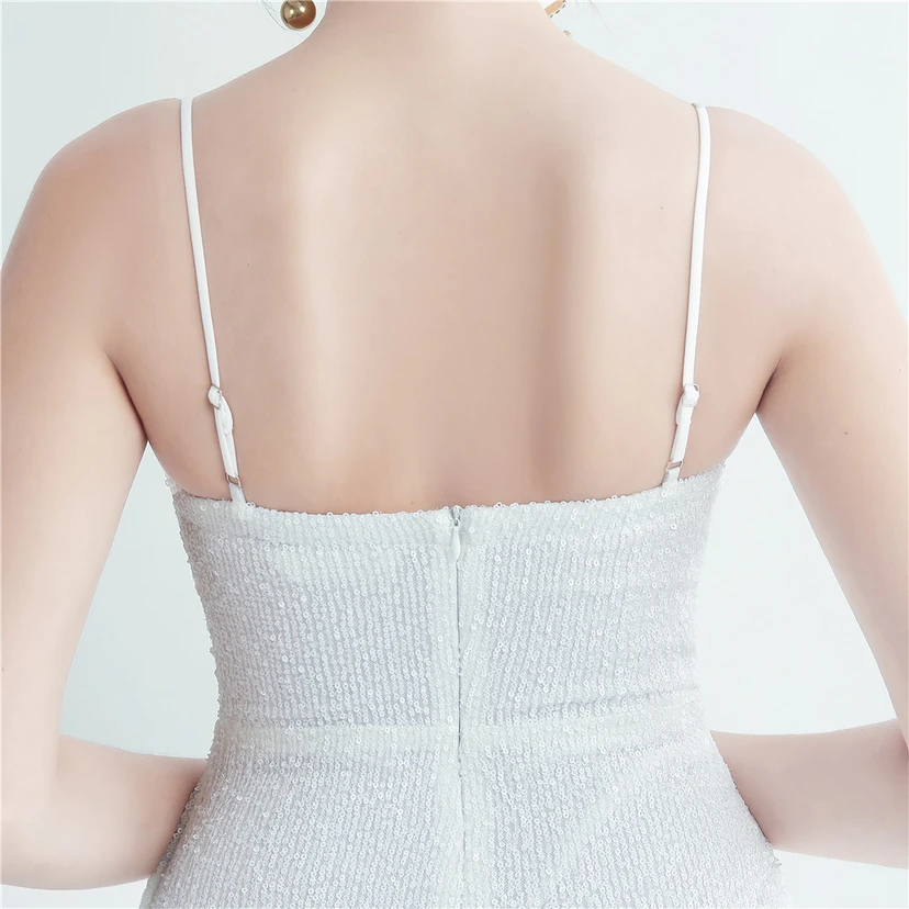 Robe de soirée longue à sequins haute densité, plissée, fendue sur le côté et à bretelles view 88