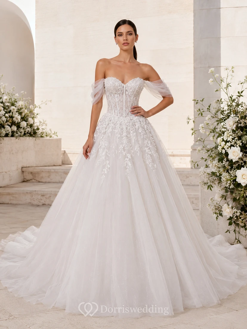 Robe de bal en tulle et dentelle ornée, décolleté cœur, manches courtes, traîne cathédrale, appliques, robe de mariée pour une destination