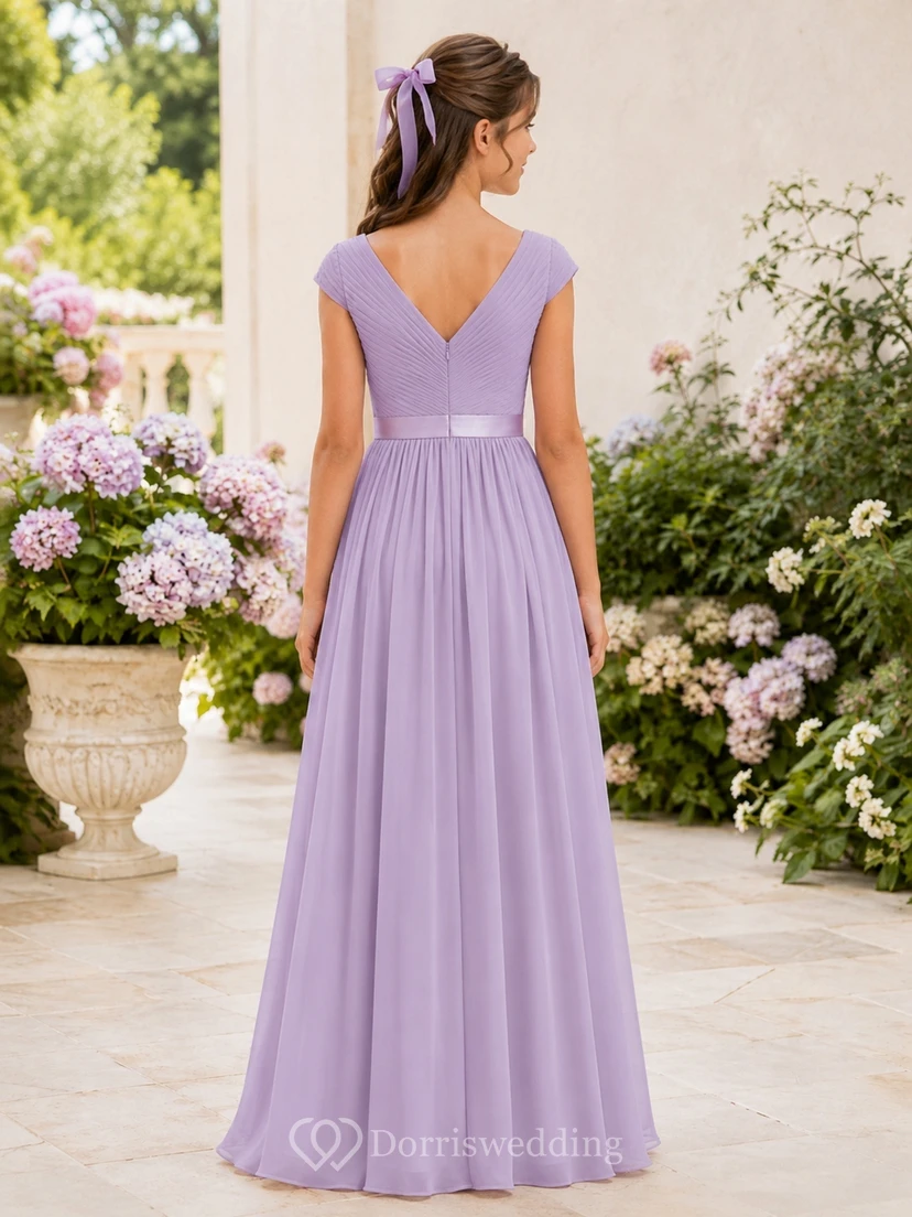 Elegantes, festliches Brautjungfernkleid in zartem Flieder mit A-Linien-Schnitt, V-Ausschnitt und kurzen Ärmeln view 2