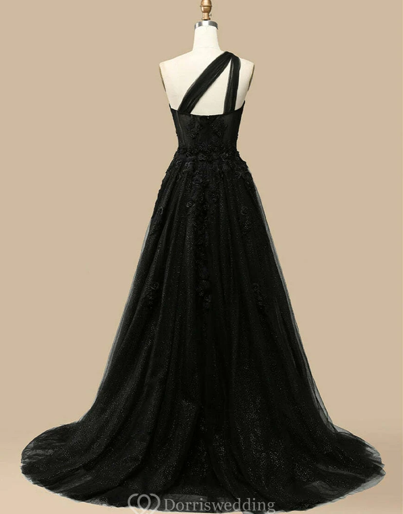 Espectacular vestido negro de tul brillante con escote corazón y abertura. view 7