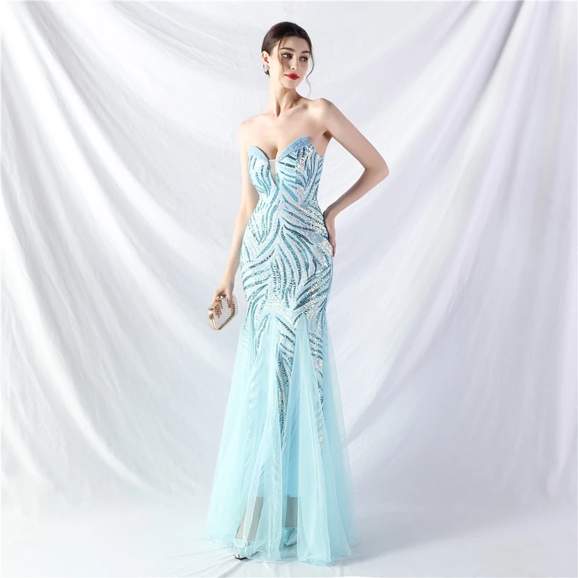 Schwer gearbeitetes, perlenbesetztes Abendkleid aus Netzgewebe mit superdichter Paillettenbesatz view 68