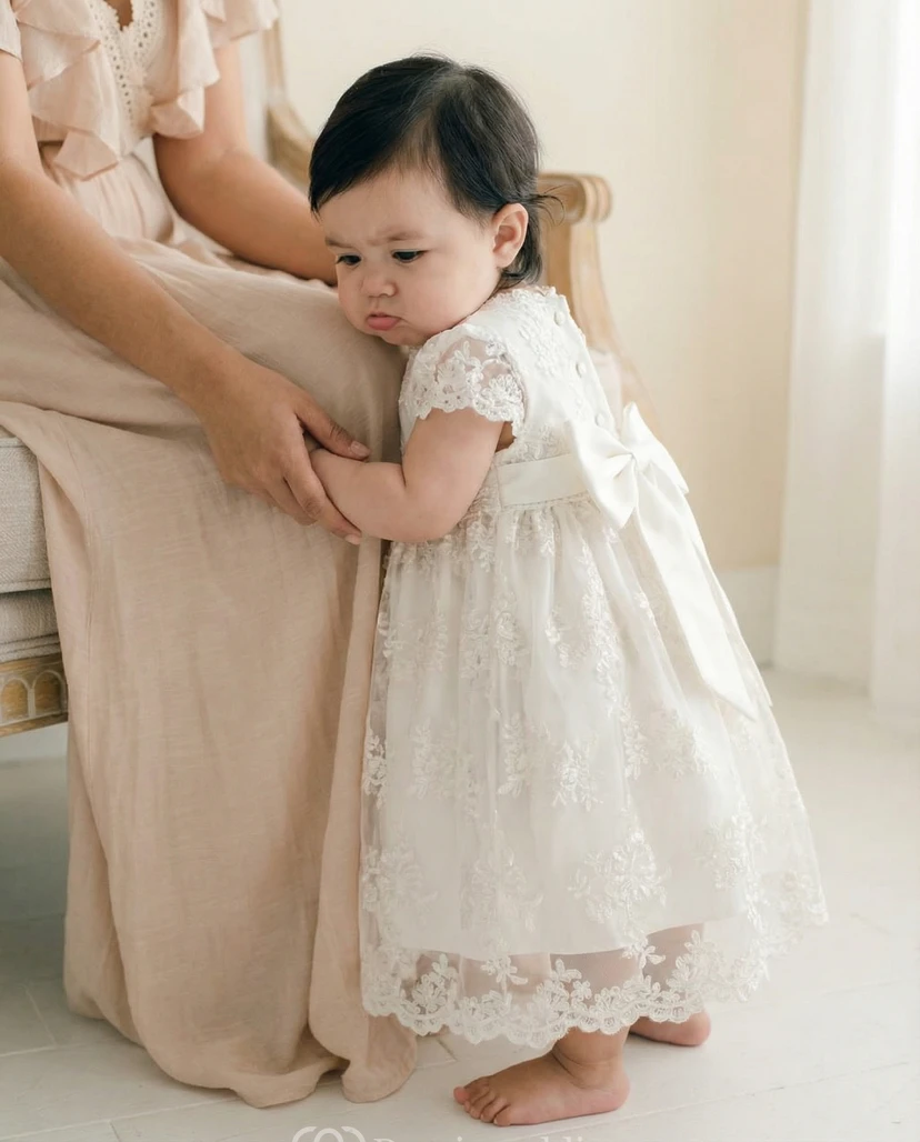 Vestido de bautizo blanco de encaje para niña, vestido de tul bordado de manga corta. view 2