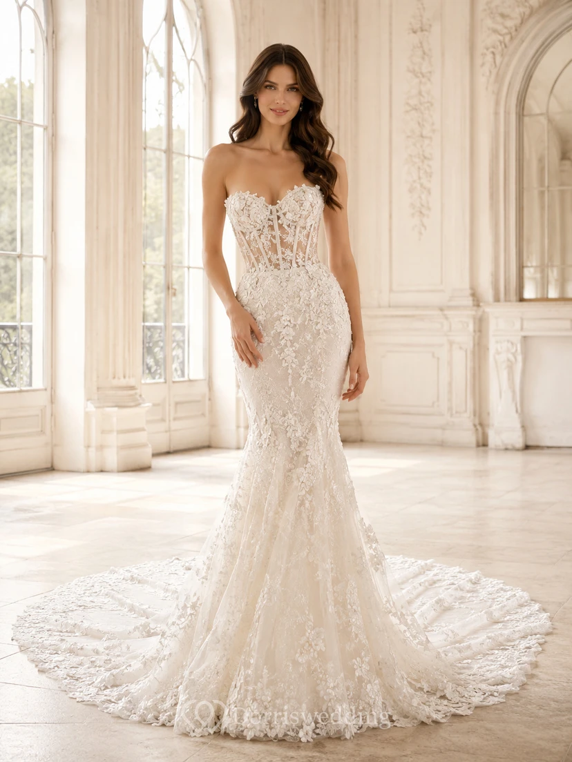 Robe de mariée sirène bustier en dentelle royale, décolleté cœur, traîne chapelle, ornée d'appliques, style jardin.