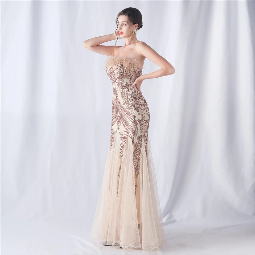 Vestido de noche de malla con lentejuelas y top palabra de honor con estampado de plumas de avestruz y flores para bodas y reuniones. view 5