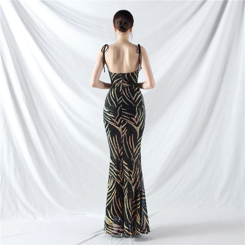 Vestido de noche con tirantes, top tipo tubo y lentejuelas apiladas encriptadas, con método de doble atado de cuerda. view 15