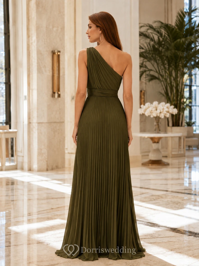 Vestido de invitada largo hasta el suelo, de gasa, sin mangas, con un solo hombro, pliegues y espalda descubierta, color verde oscuro. view 2