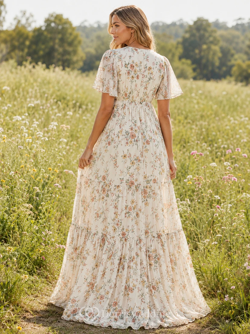 Robe de maternité bohème crème à fleurs, manches papillon, col en V et coupe trapèze à volants, longueur au sol. view 2