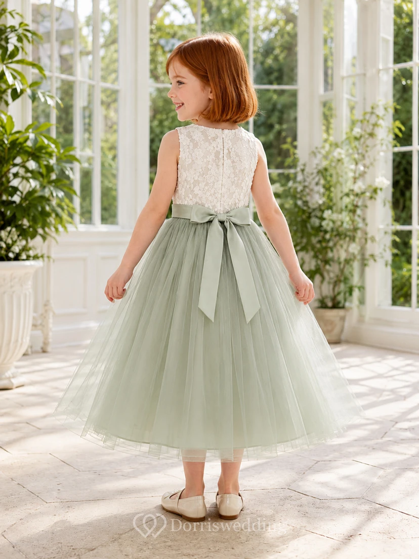 Ärmelloses, wadenlanges A-Linien-Kleid aus salbeifarbenem Spitzentüll mit Schleife – romantisches Blumenmädchen-Gartenkleid view 2