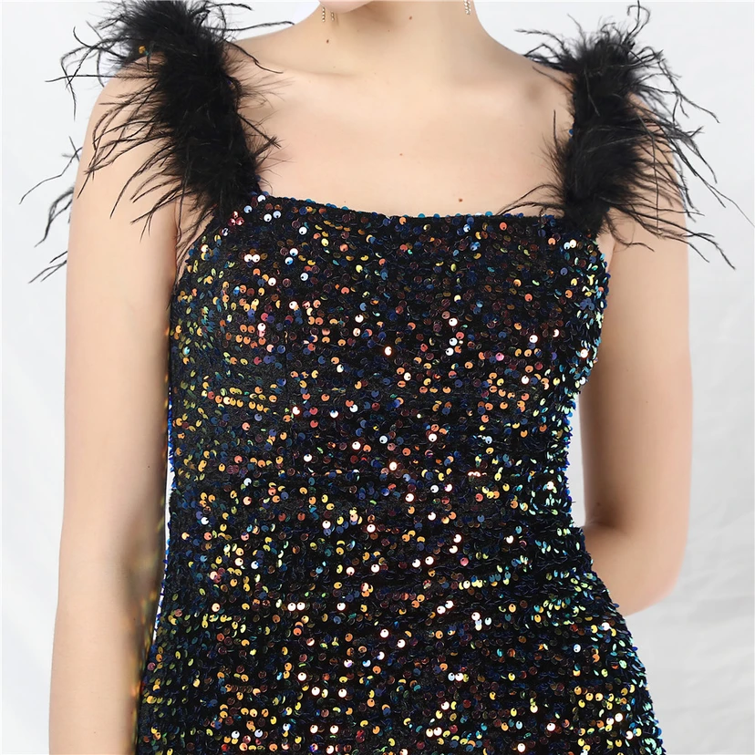 Handgefertigtes, perlenbesetztes Abendkleid aus Straußenfedern und Pailletten view 72