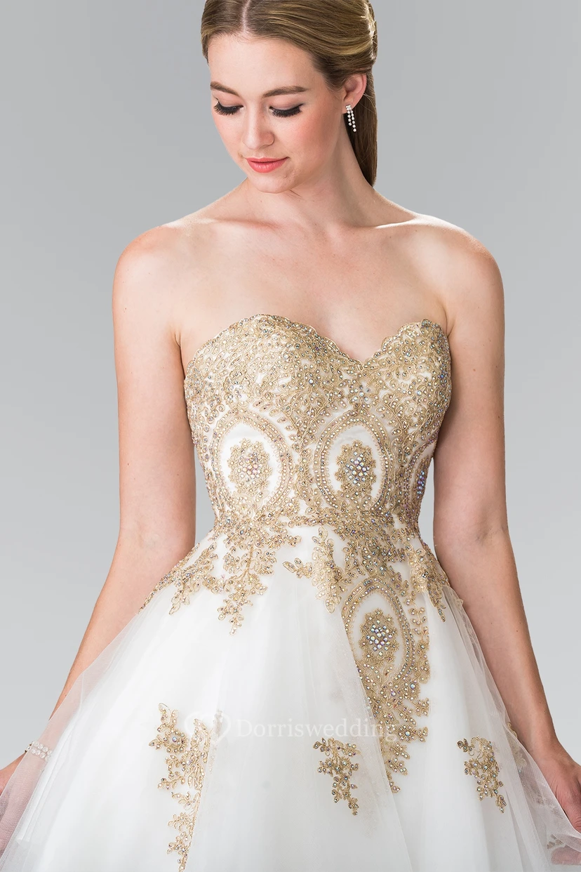 Kurzes, ärmelloses A-Linien-Kleid aus Tüll mit Schnürung und Herzausschnitt sowie Perlenstickerei view 3