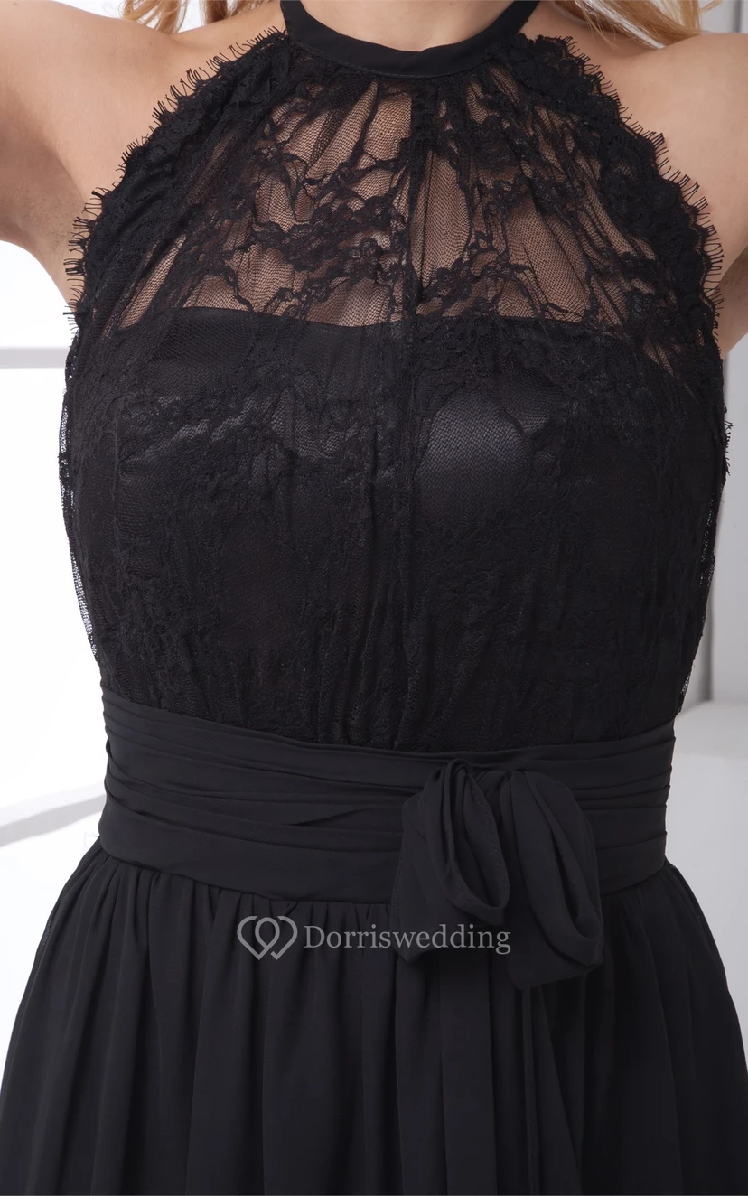 Ärmelloses Maxikleid aus Spitze mit hohem Kragen und Schleife view 2