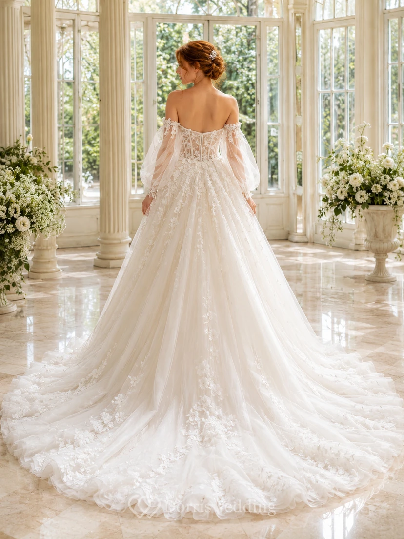 Robe de mariée en dentelle et tulle, robe de bal, épaules dénudées, traîne, ornée d'appliqués view 2