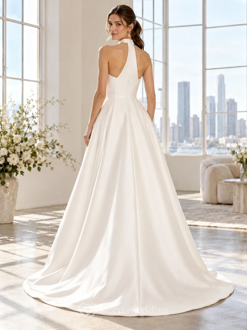 Schlichtes, ärmelloses Satin-Brautkleid mit hohem Bund und Schleppe view 2