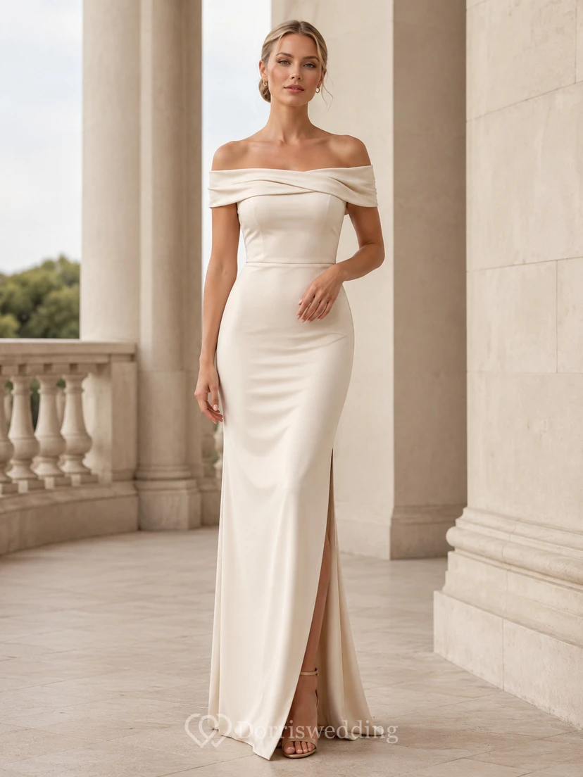 Vestido de lujo discreto con abertura y hombros descubiertos y perlas