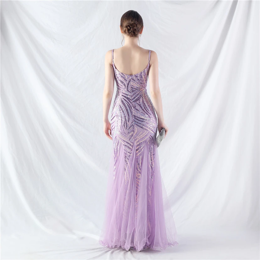 Paillettenbesetztes Abendkleid aus Netzstoff und Trägern view 78