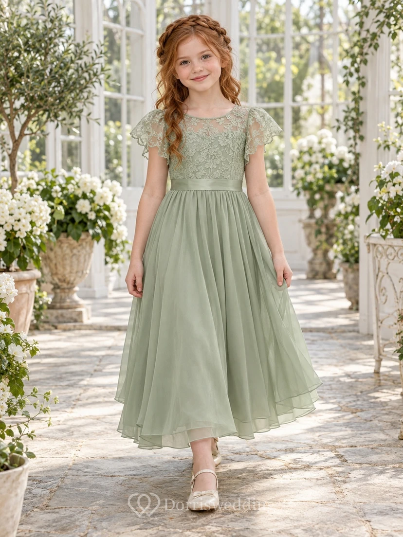 Vestido de niña de flores de corte A, de gasa, con estampado floral verde salvia, mangas con volantes y lazo en la espalda, hasta la rodilla.