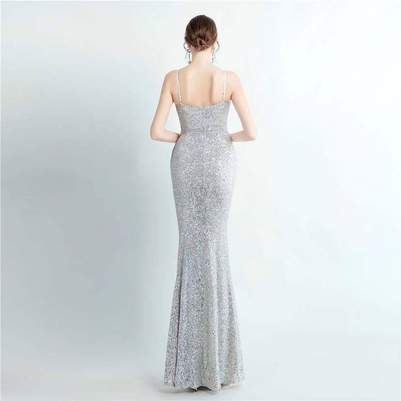 Robe de soirée longue à sequins haute densité, plissée, fendue sur le côté et à bretelles view 42