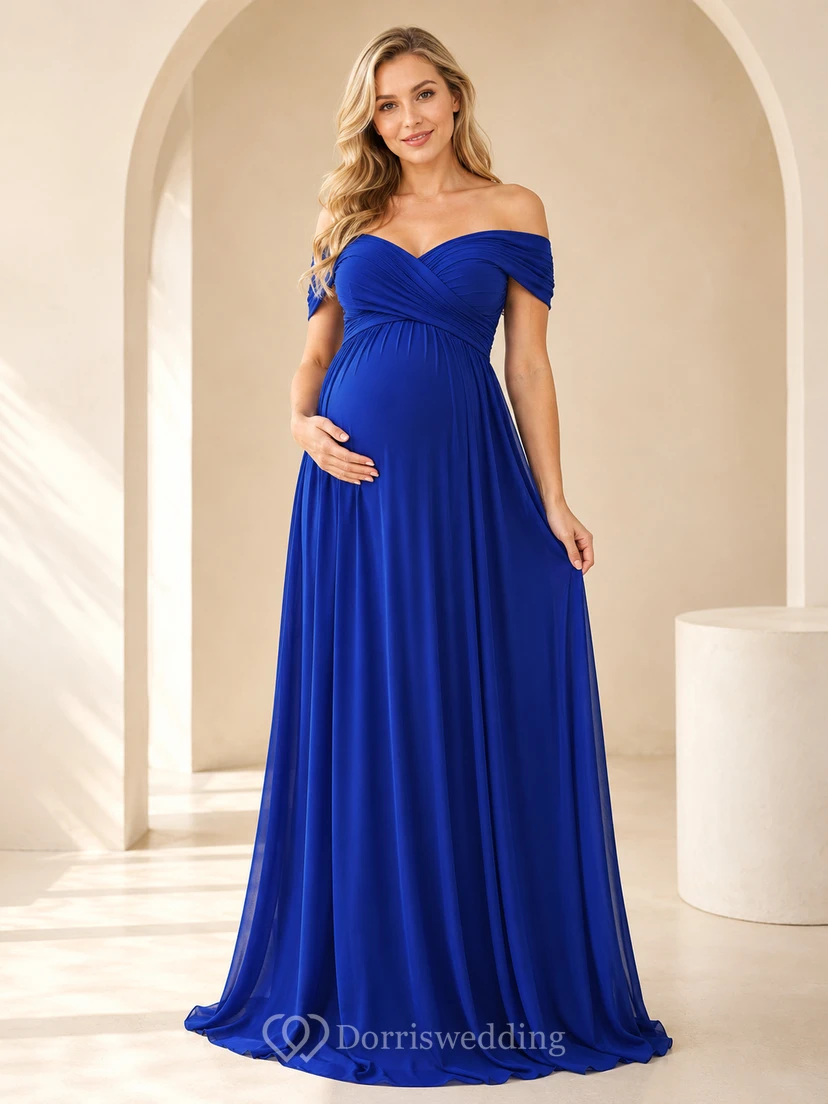 Robe de cérémonie de maternité bleu royal, épaules dénudées, décolleté cœur, en mousseline, longueur empire.