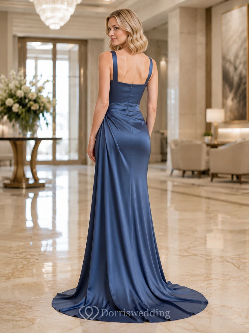 Robe de mariée fourreau froncée à col carré en satin bleu acier view 2