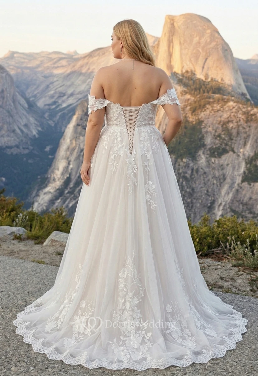 Vestido de novia de encaje de talla grande con hombros descubiertos y falda de tul con apliques view 2
