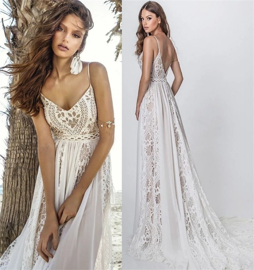 Robe de mariée d'été bohème à bretelles spaghetti et plis empire, dos nu plongeant, en dentelle et style bohème, idéale pour les mariages en extérieur. view 2