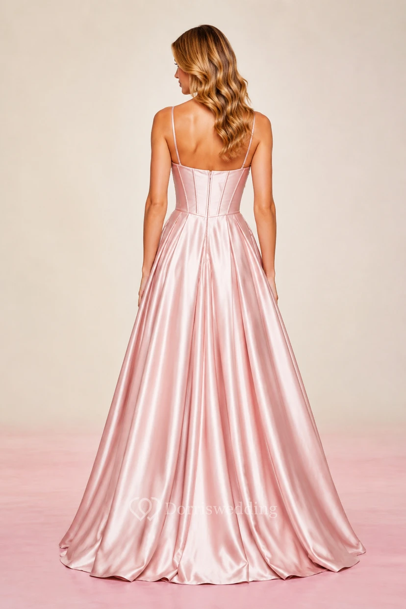 Zartrosa, trägerloses Ballkleid aus Satin mit herzförmigem Oberteil view 2