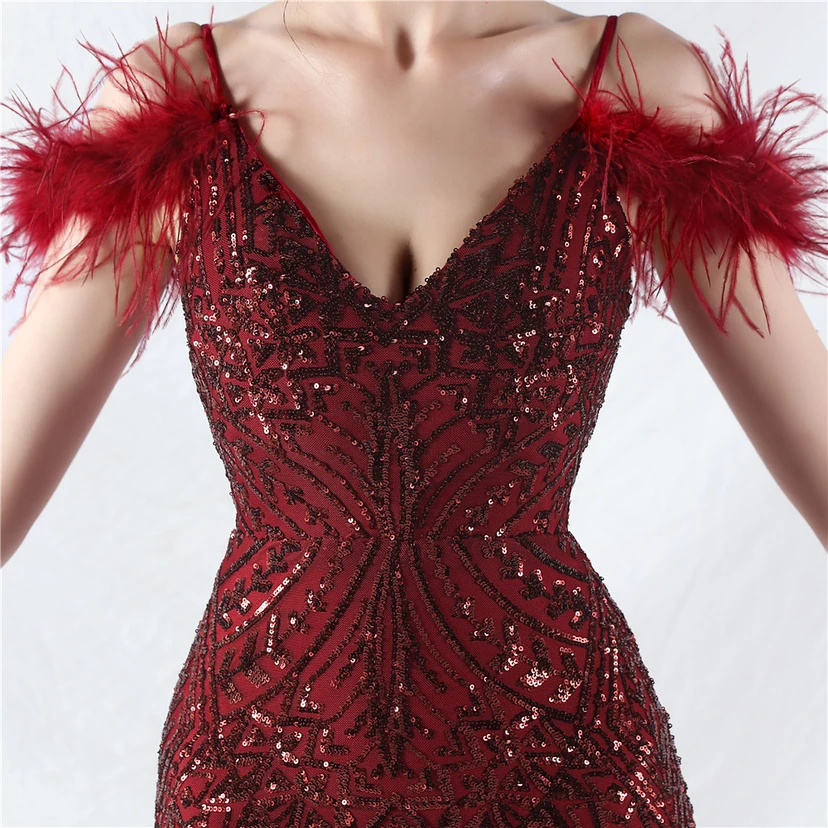 Robe de soirée haut de gamme ornée de perles florales et de plumes d'autruche. view 17