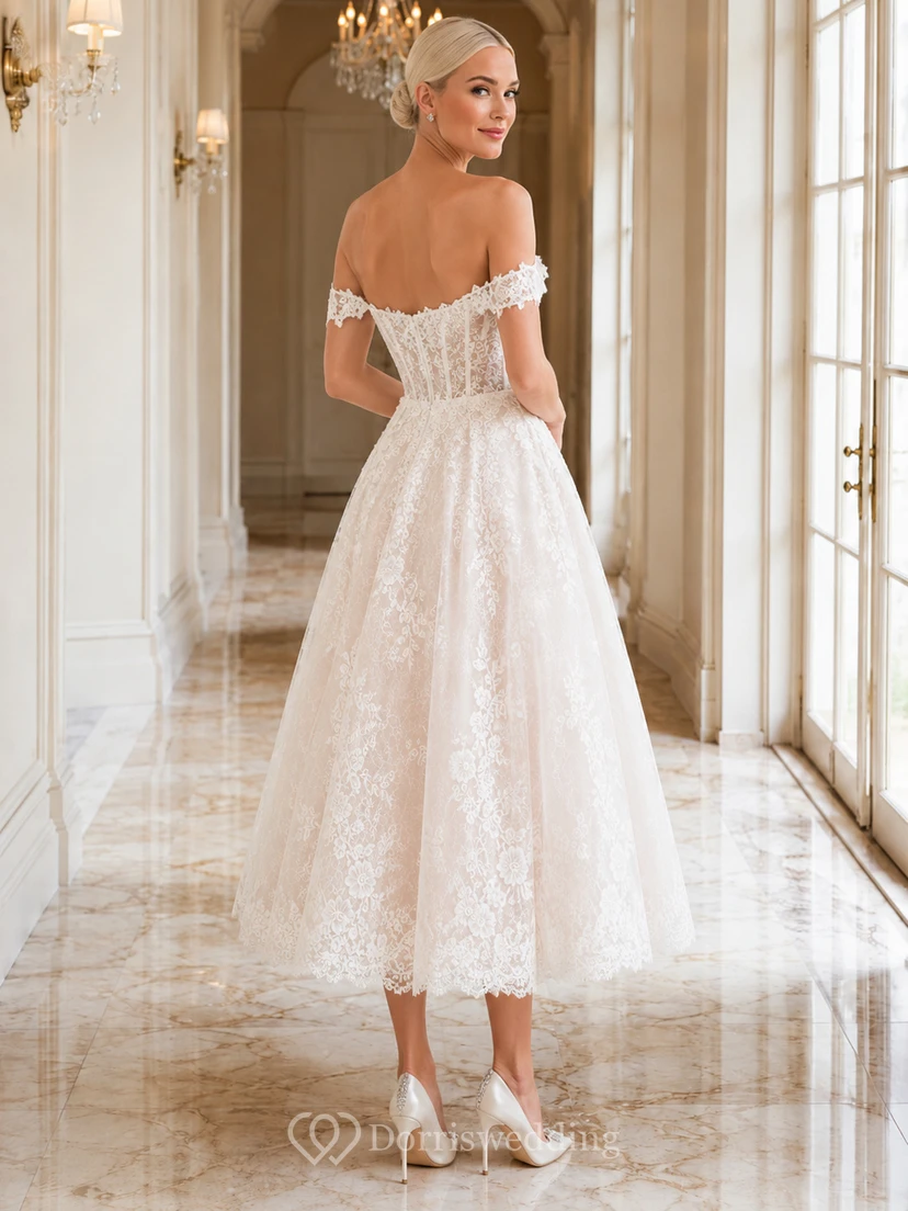 Elegante vestido de novia romántico de corte A con encaje floral y hombros descubiertos hasta la rodilla view 2