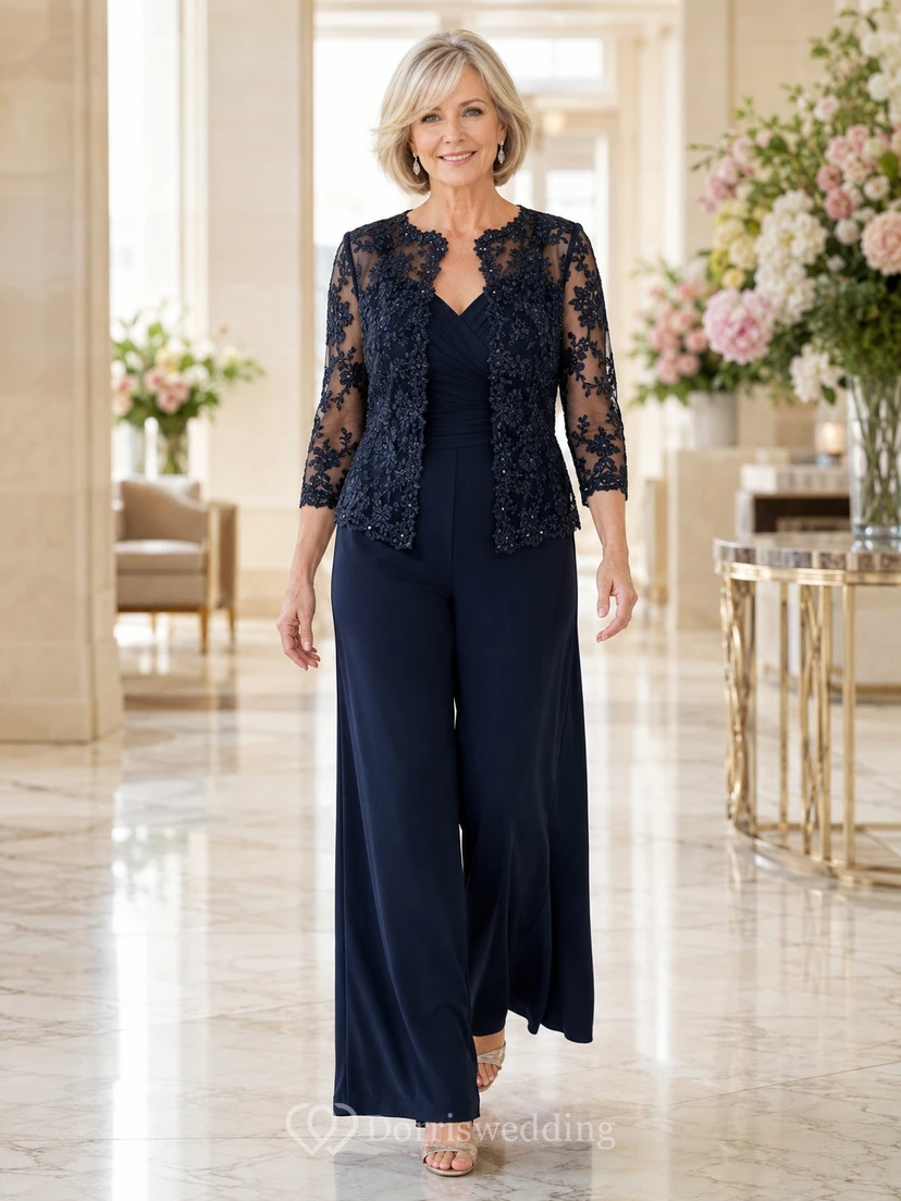 Dunkelblauer Jumpsuit mit Muttermotiv, Jacke mit Muschelspitzenbesatz und weit geschnittener Hose