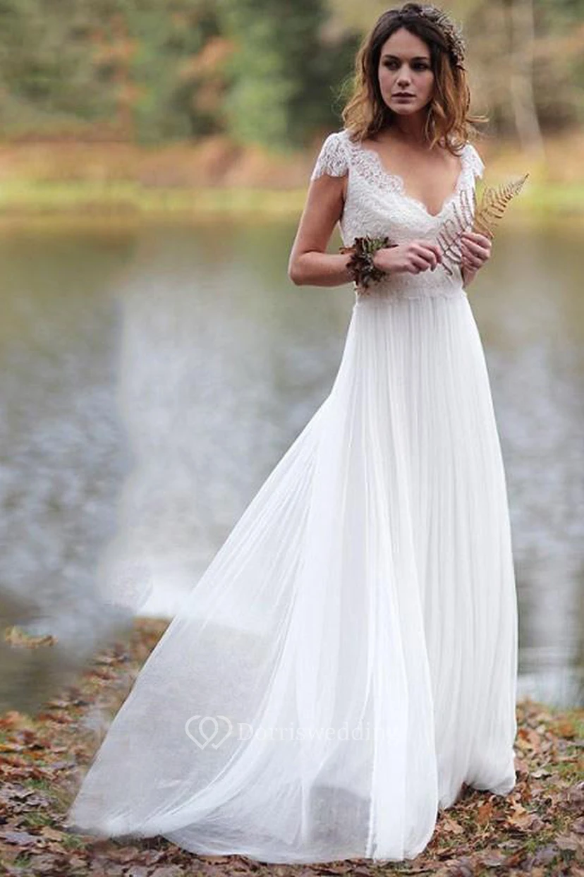 Ätherisches, figurbetontes Brautkleid aus Chiffon und plissierter Spitze