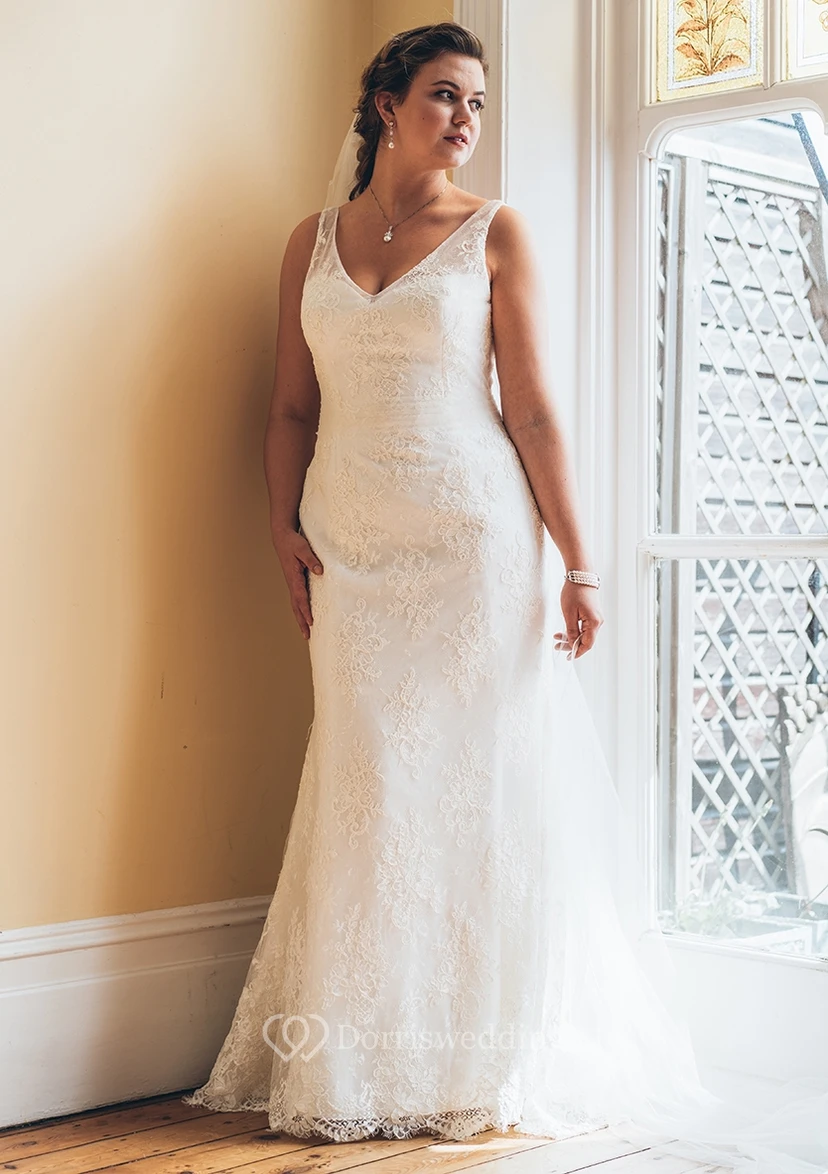 Mermaid Floor-Length V-Neck Sleeveless Lace  Dress