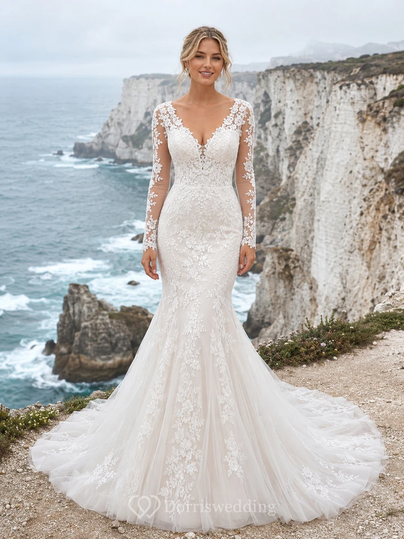 Brautkleid im Meerjungfrauenstil aus Spitze und Tüll mit trägerlosem Herzausschnitt, Schleppe und tiefem V-Ausschnitt am Rücken