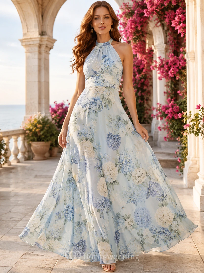 Vestido de bienvenida azul de gasa con cuello halter alto y corte en A, estampado floral, largo hasta el suelo.